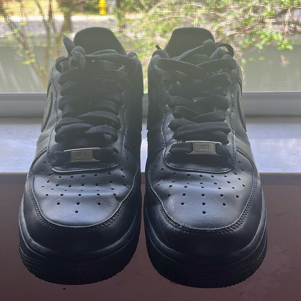 MEN'S NIKE AIR FORCE 1 LOW CASUAL SHOES